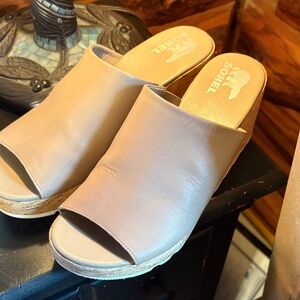 Sorel Women's Tan Leather Clogs